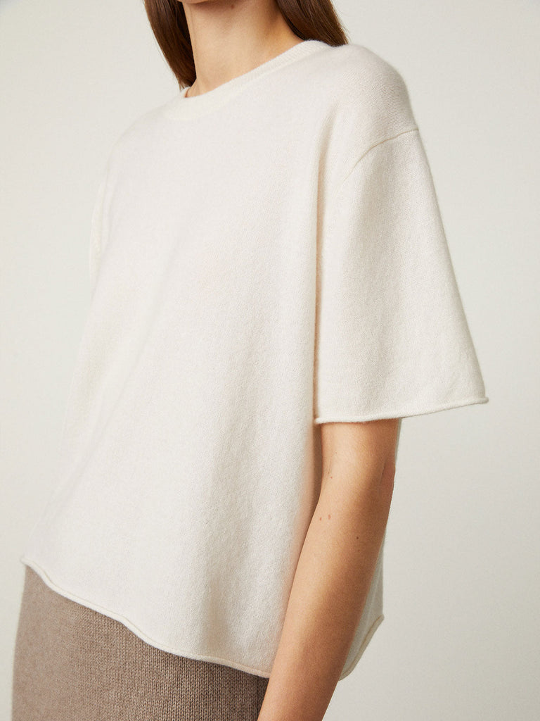 Cila Tee Cream | Lisa Yang | White short sleeved t-shirt top in 100% cashmere