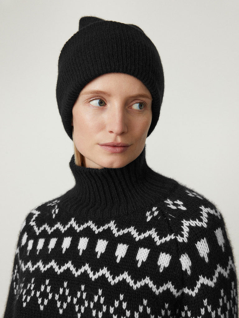 Stockholm Hat Black | Lisa Yang | Black hat in 100% cashmere