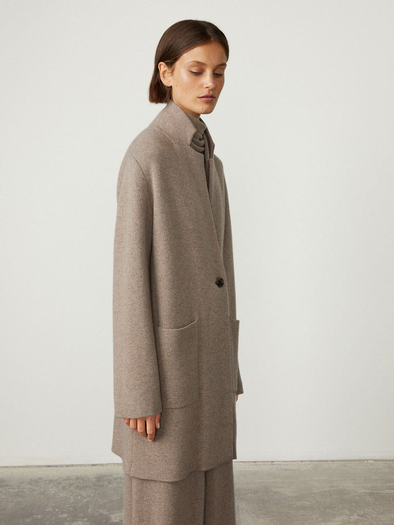 Anni Coat Mole | Lisa Yang | Brown beige coat jacket in 100% cashmere