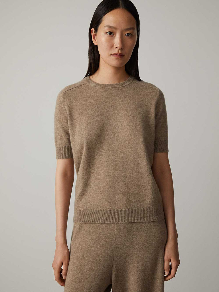 Kenza Tee Mole | Lisa Yang | Beige brown t-shirt in 100% cashmere