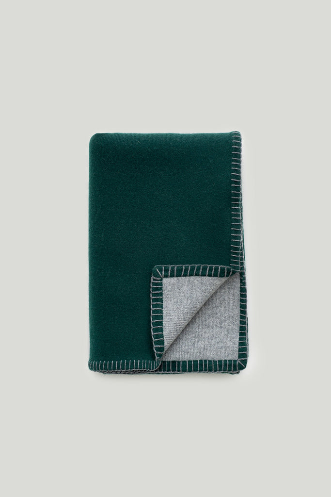 Stockholm Blanket Pine Grey | Lisa Yang | Dark green & grey blanket in 100% cashmere